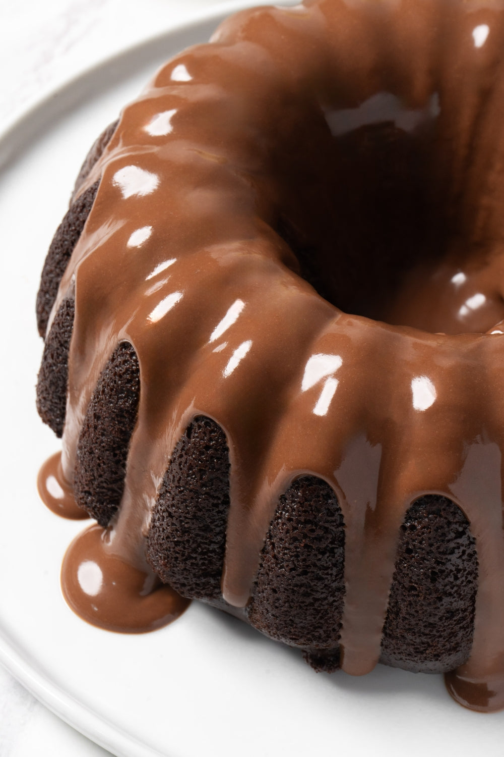 Bundt cake sobre un plato.