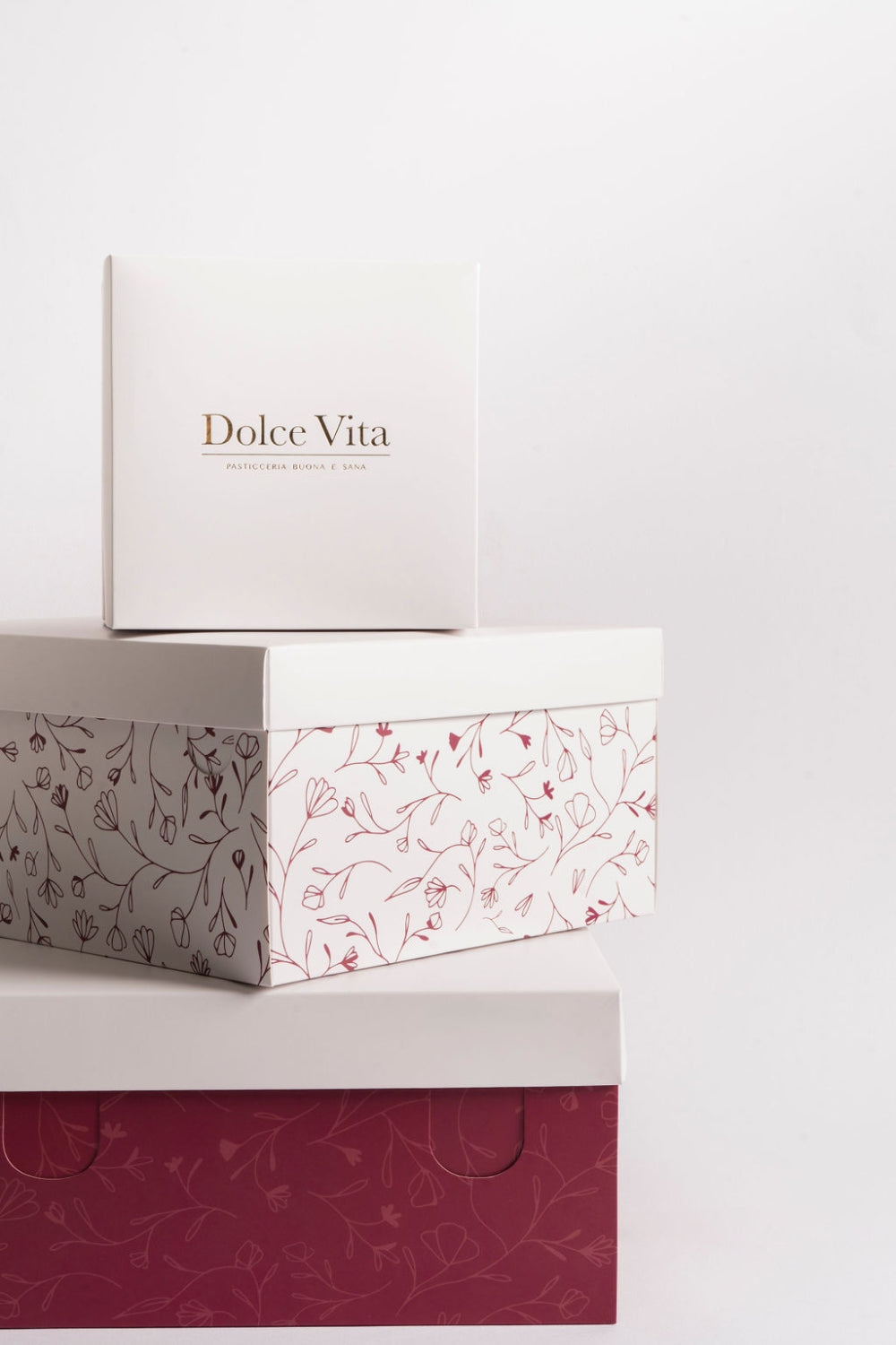 Pila de cajas de Dolce Vita.